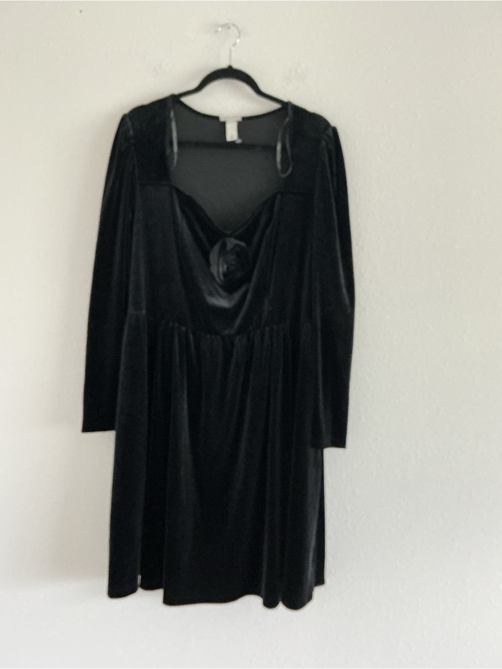 Ava & Viv Black Velvet Long-Sleeve Cowl Dress with Rosette